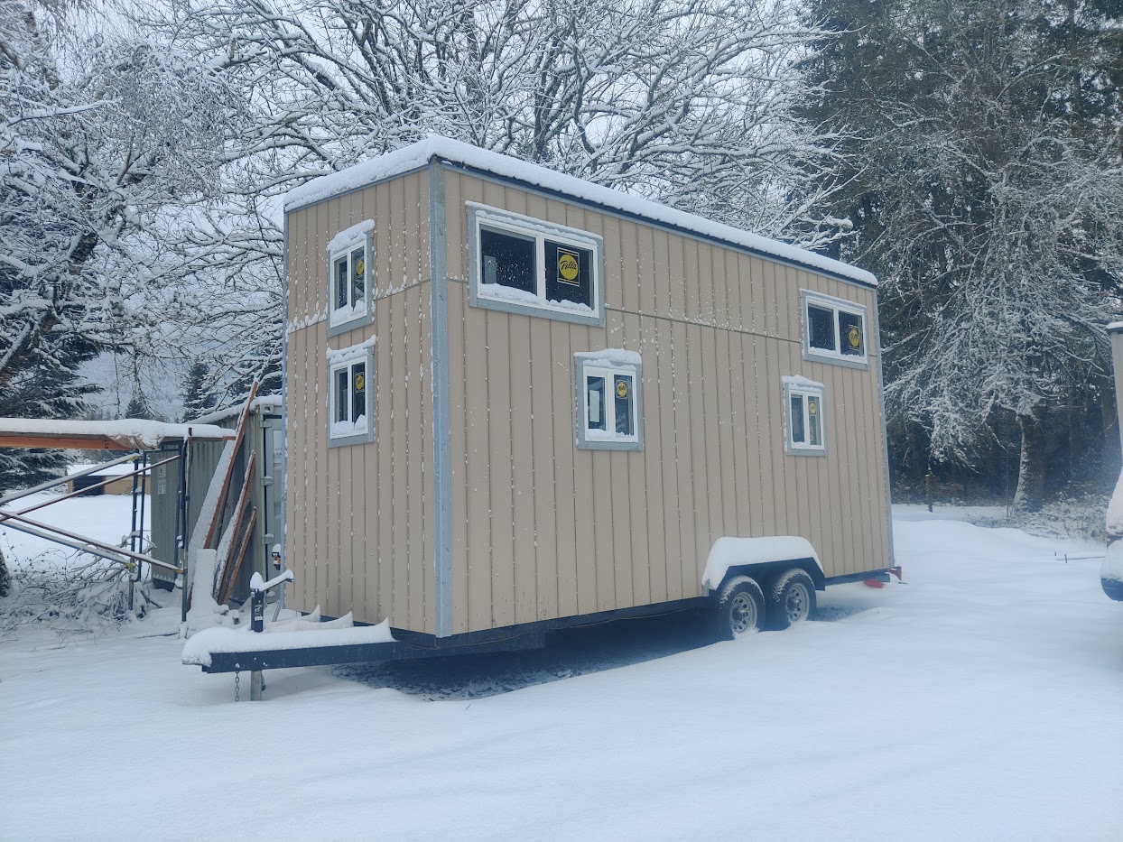 https://mountbakertinyhomes.com/wp-content/uploads/2022/12/snow-load.jpg